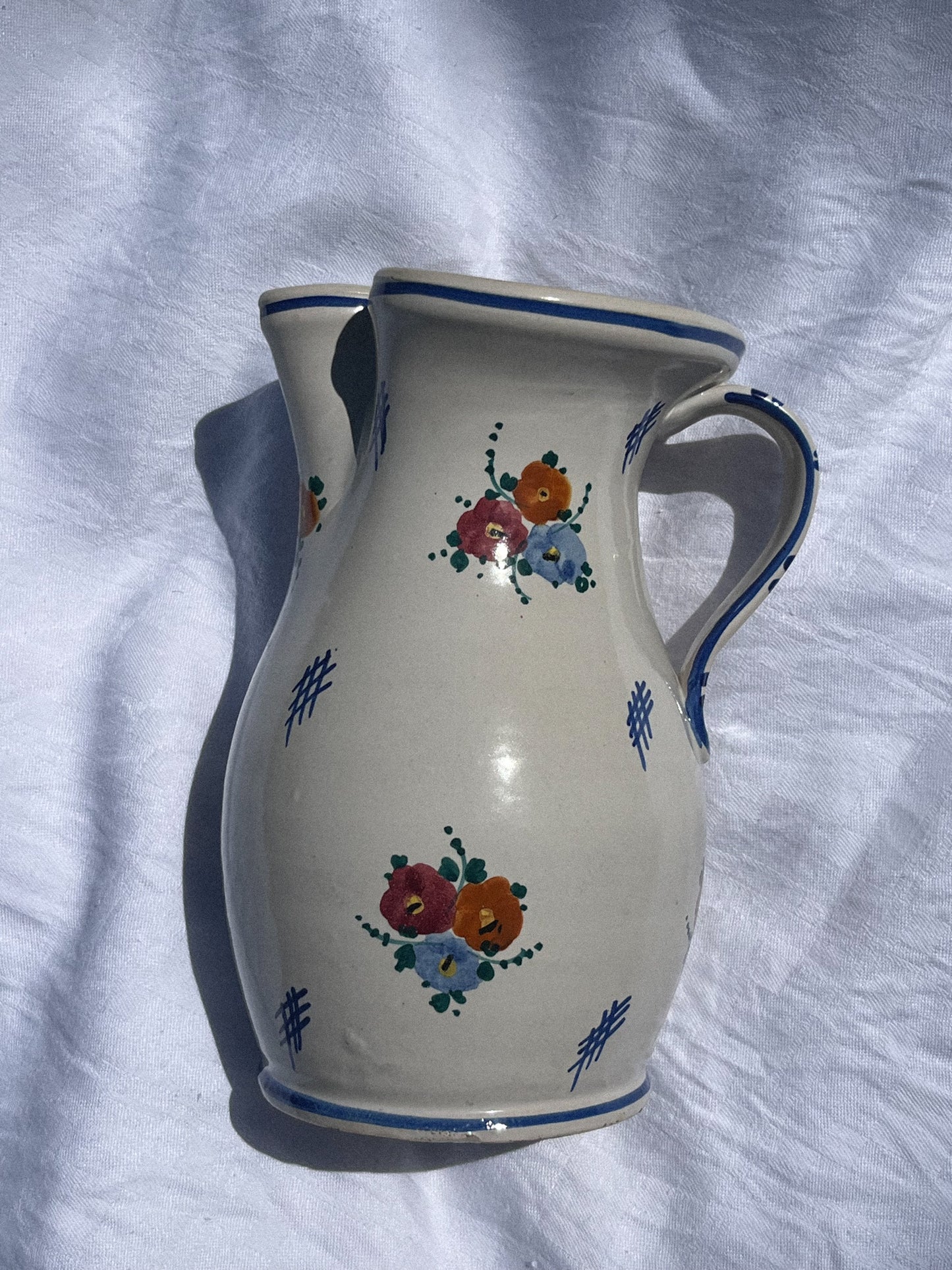 Grand pichet à fleurs