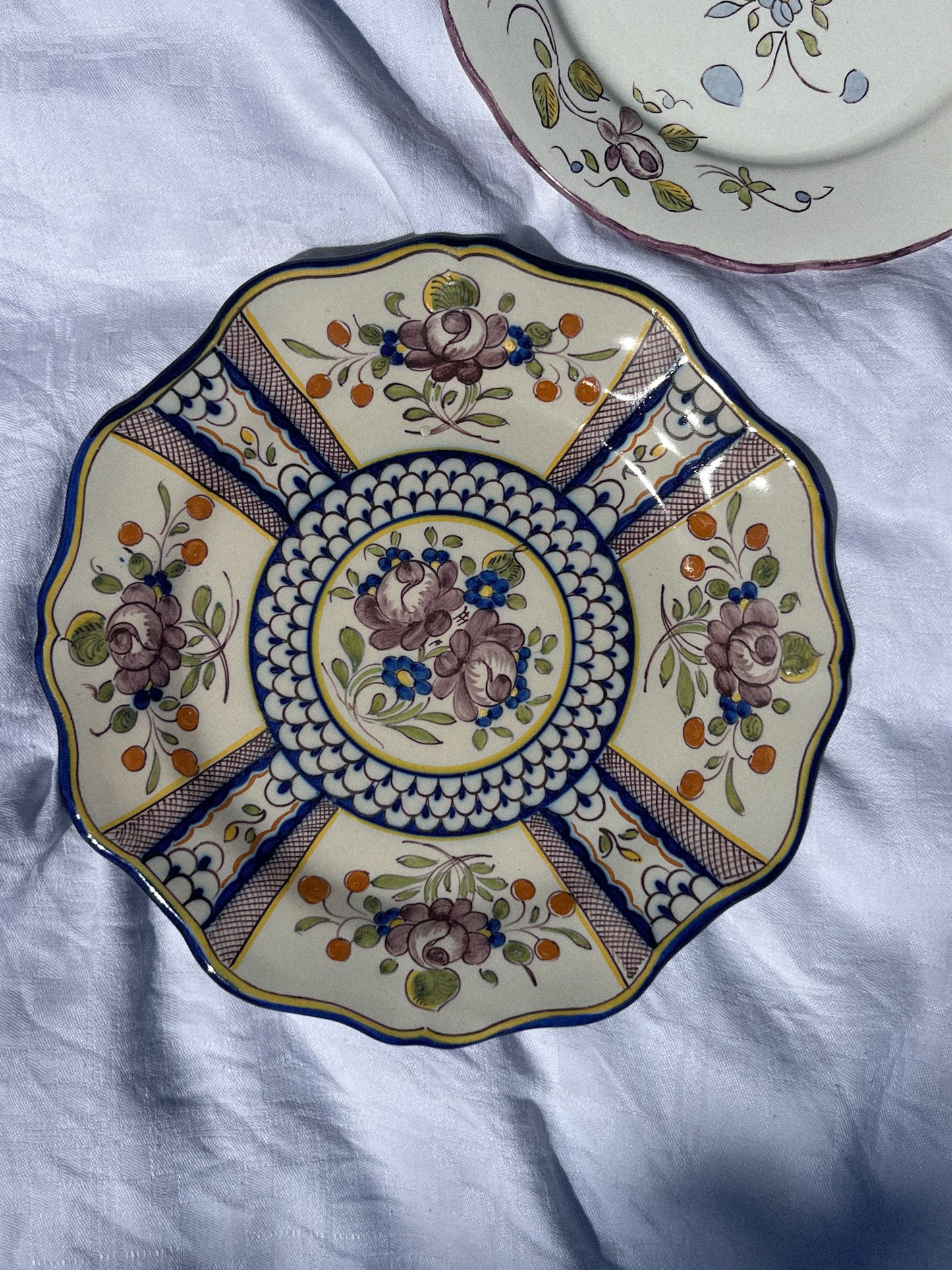 Plat peint à la main