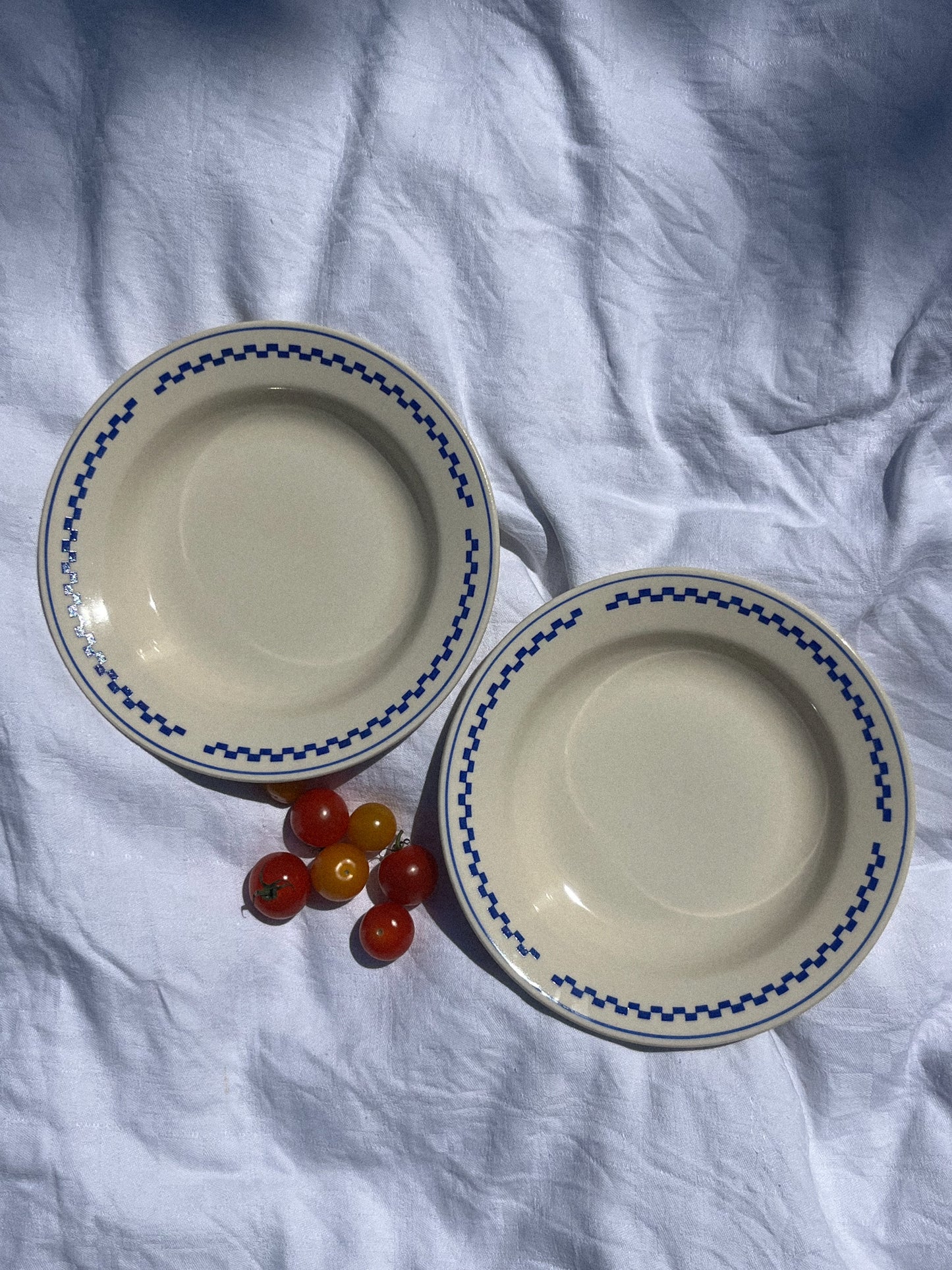 Assiette à carreaux