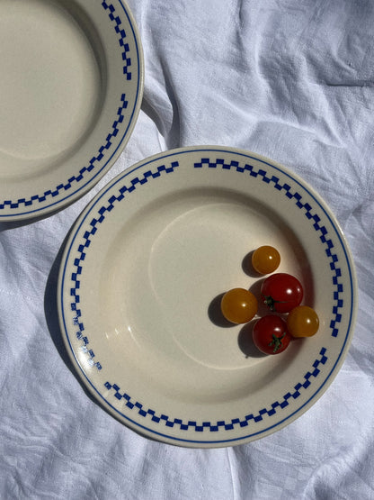 Assiette à carreaux